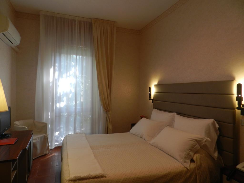 Park Hotel Albisola Superiore Oda fotoğraf